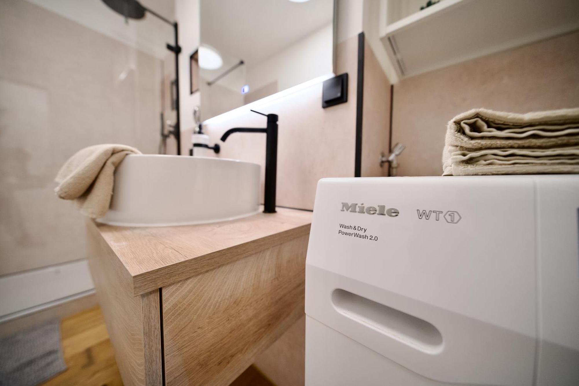 Edler Wohnraum Luxurioeses Apartment Mit Balkon, Boxspringbett, Kaffeevollautomat, Lift & Parkplatz Хемніц Екстер'єр фото