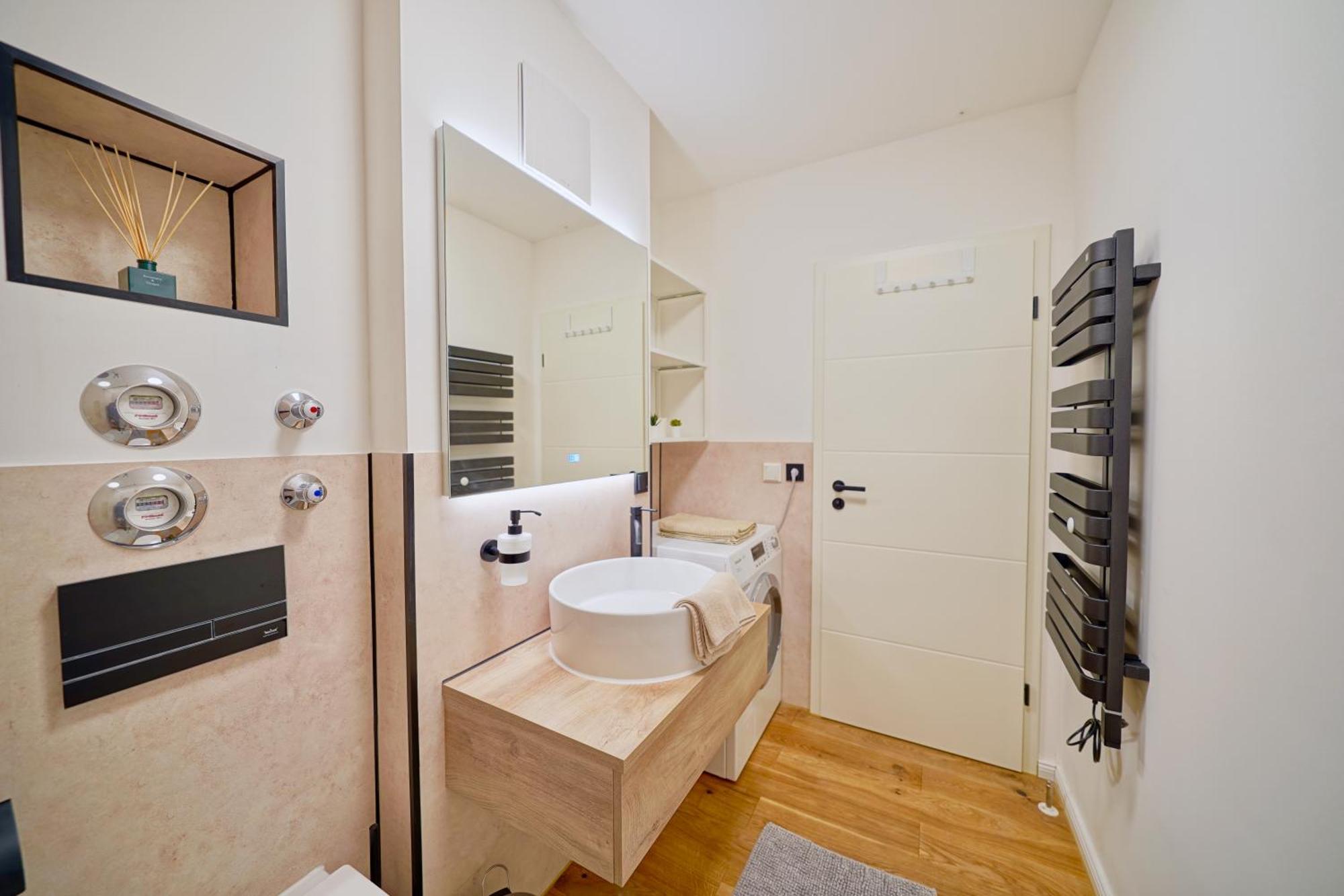 Edler Wohnraum Luxurioeses Apartment Mit Balkon, Boxspringbett, Kaffeevollautomat, Lift & Parkplatz Хемніц Екстер'єр фото